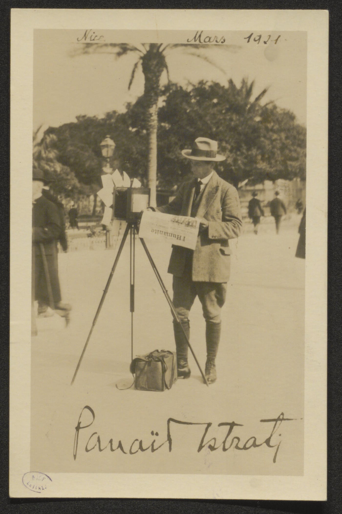 Panait Istrati, Nice, Mart 1921. Fotoğrafın altında Istrati'nin imzası var.